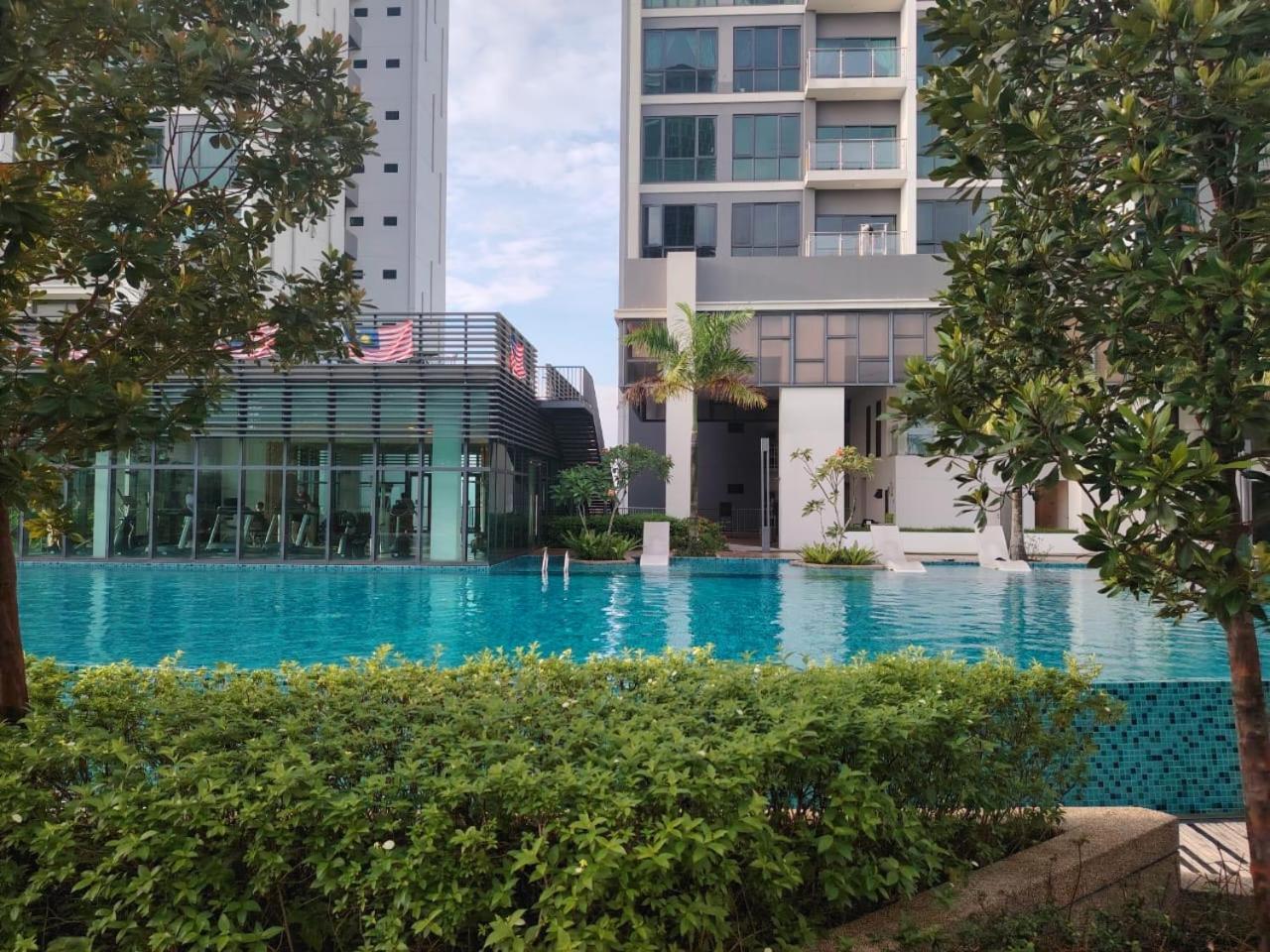 Greenfield Residence With Amazing Pool View And High-Speed Wi-Fi Petaling Jaya Exterior photo